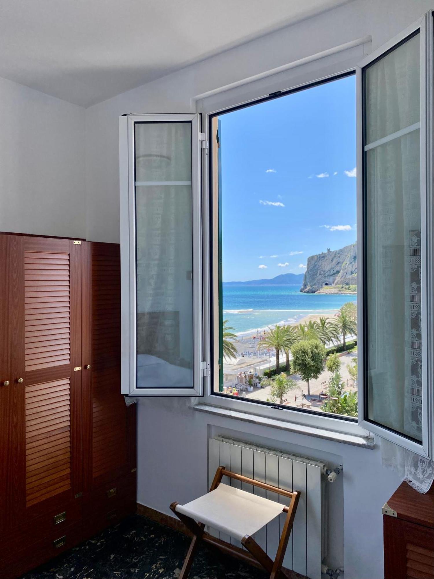 Hotel Gambone Finale Ligure Eksteriør bilde