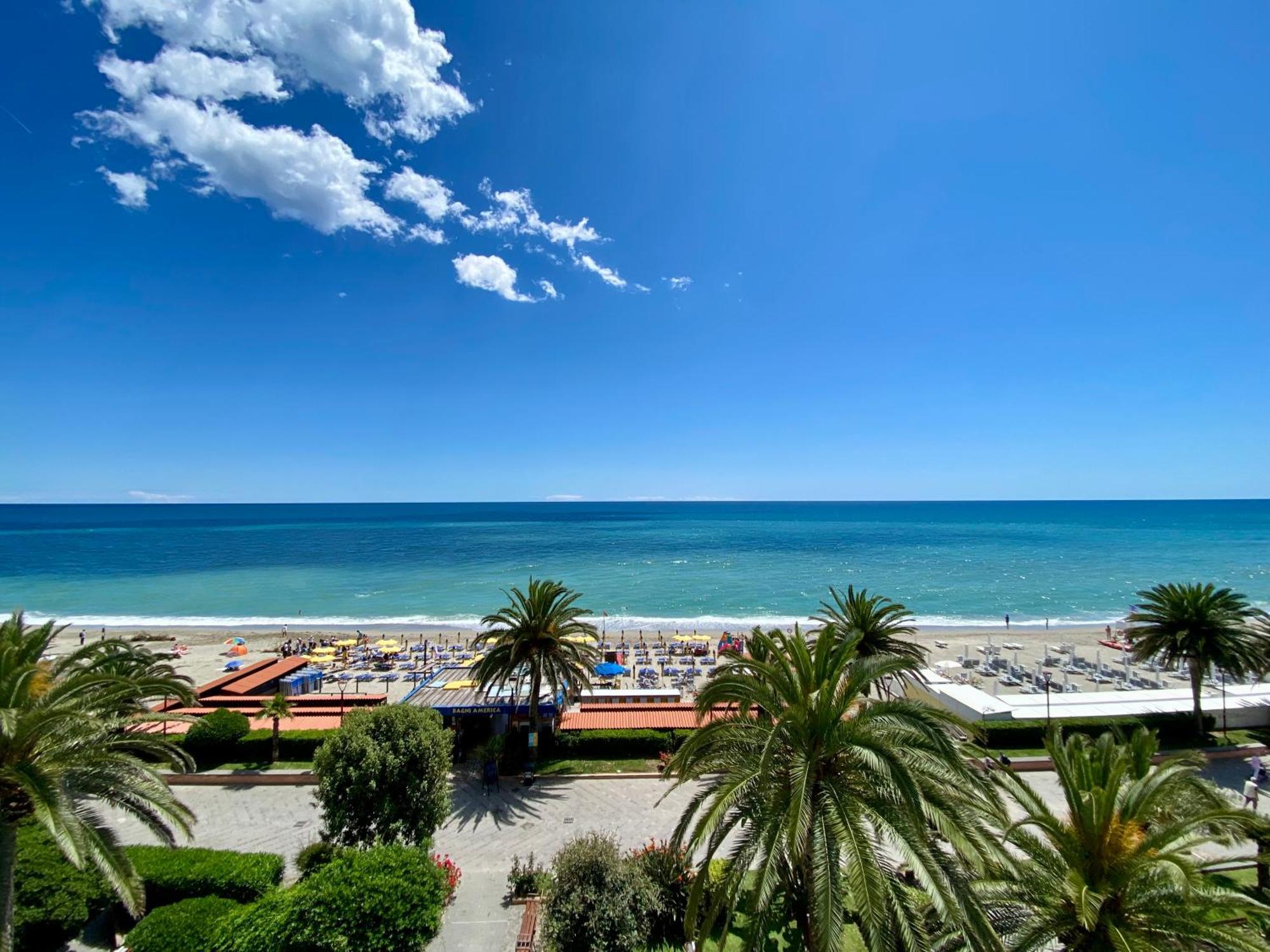 Hotel Gambone Finale Ligure Eksteriør bilde